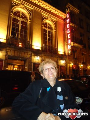 W listopadzie pod teatrem"Madeleine" w Paryzu
